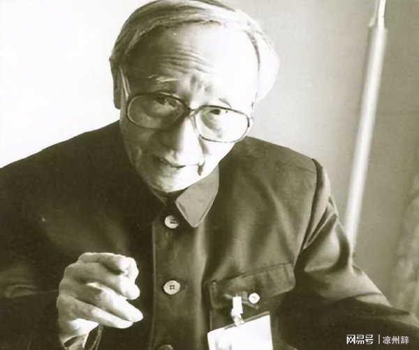 股票配资平台注册 50年，末代王爷载涛街头摆摊，毛主席：他愿不愿当个“弼马温”？